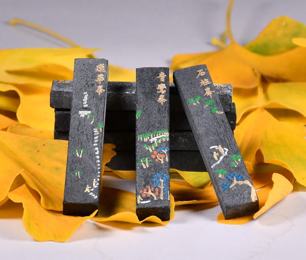 tuš na kaligrafii pevná