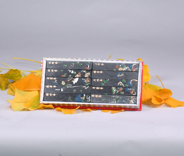 tuš na kaligrafii pevná