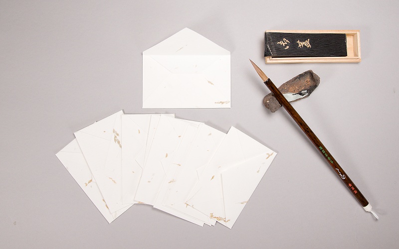 dopisní obálka z ručně vyráběného papíru