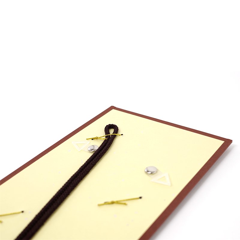 papírový závěs na 3 malé šikiši červený