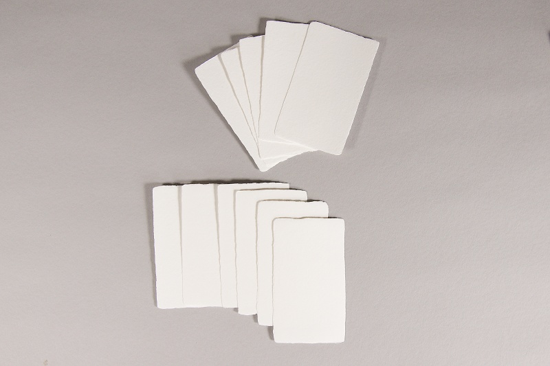 vizitka z ručně vyráběného papíru