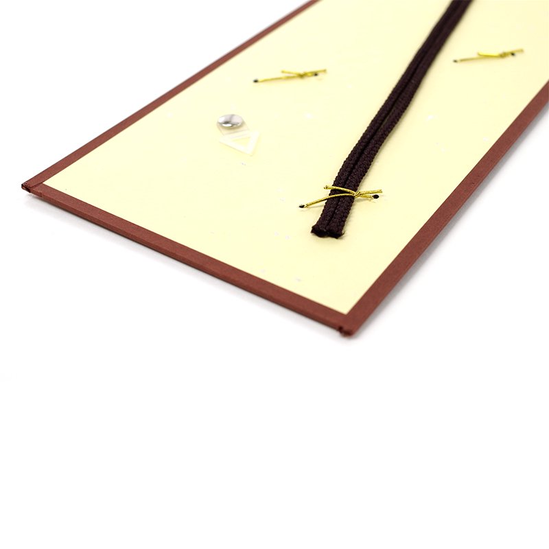 papírový závěs na 3 malé šikiši červený